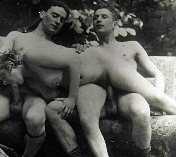 foto porno con latina tatuata in gang bang orale - Image 11