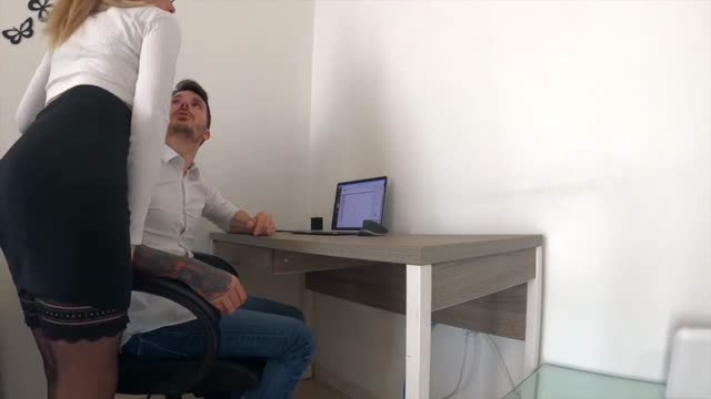 Giovane puttanella asiatica inculata da Omar!