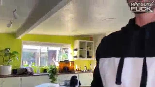 Sgualdrina nera ha tanta voglia per il cazzo grande del suo compagno