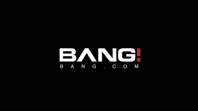 maiala in piscina scopata duro dal giovane bagnino