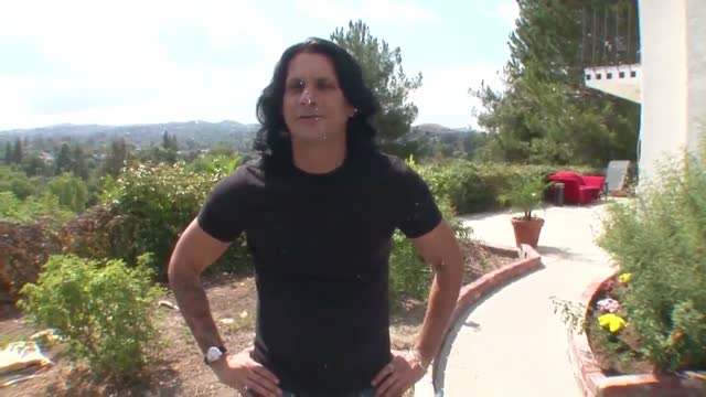 Ragazzo magro e cazzuto per un quintale e mezzo di carne nera....