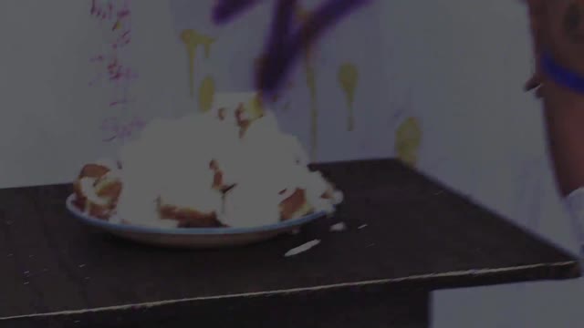 Sesso a tre vintage con due gnocche tettone dalle fighe pelose