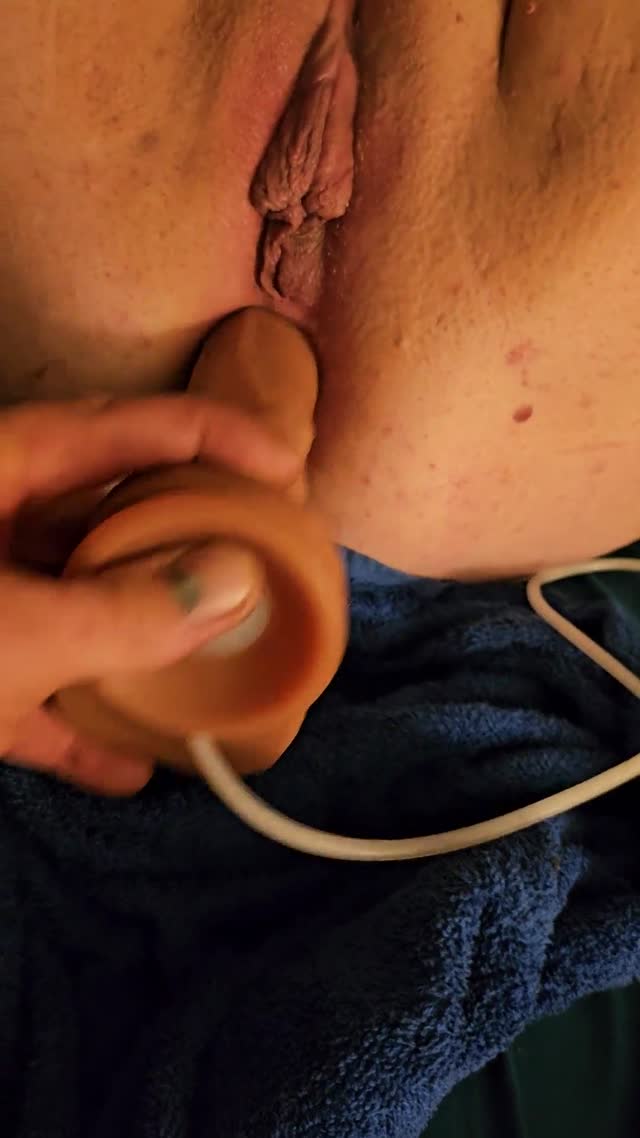 Sofia, moglie troiona da Voghera inculata sul pavimento